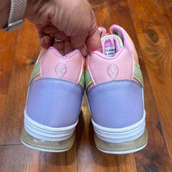 NEW YRU Qozmo Aiire Pastel Rainbow Light up High Top Sneakers 8